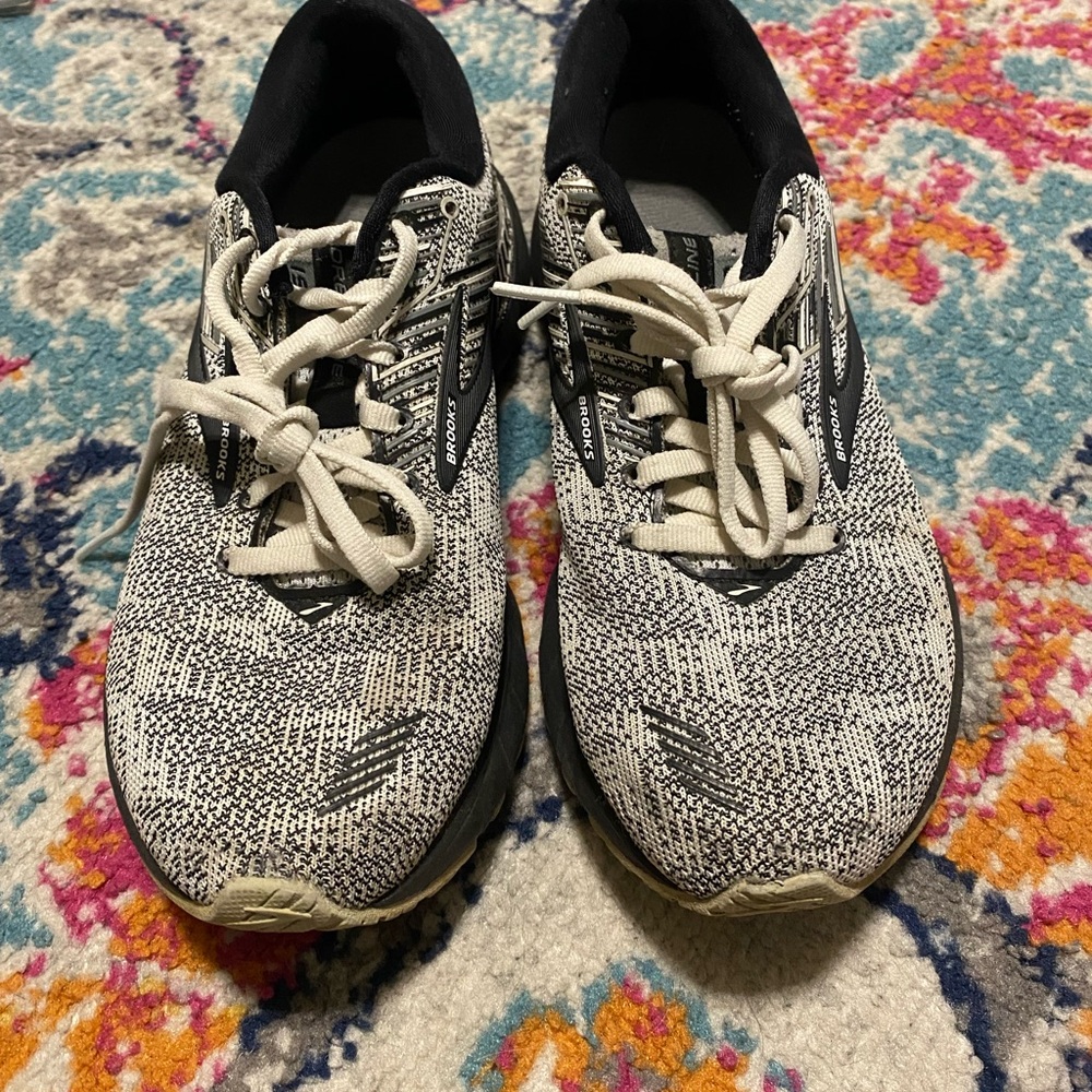 Brooks - Picture 3 of 9